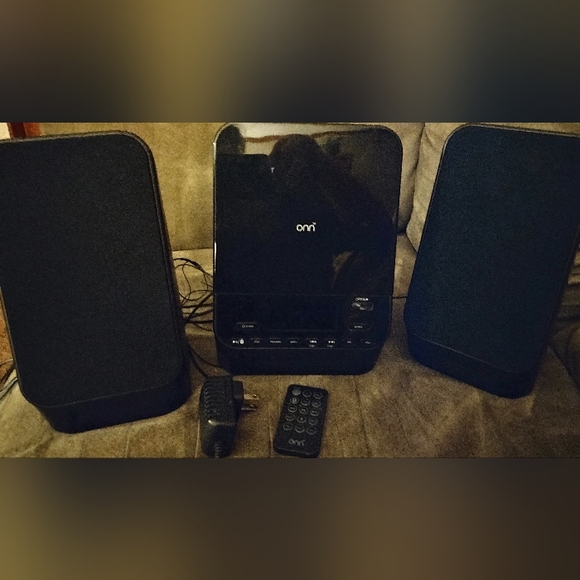 ONN CD Mini Stereo System - Picture 1 of 4